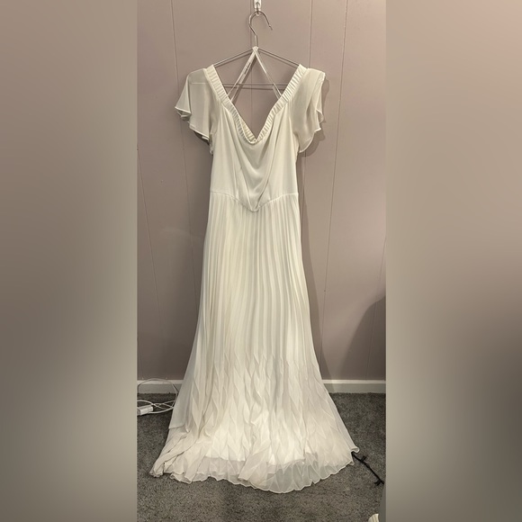 Gorgeous white sress floor length, size 10, bisou bisou - Picture 7 of 7